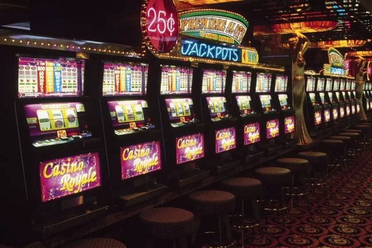 Máy nổ hũ và slot online tại sảnh aaavip Việt Nam